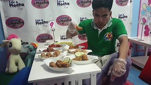 Food trippin at Lava Mocha Cafe! May bagong silang produkto ang kanilang unli chicken wings na hindi lang isa dalawa o tatlo kundi pitong flavors 😱 kaya sugod na na at foodtrip na! Lava Mocha Cafe is located at Brgy. San Roque Angono Rizal! Panoorin ang Vlog na ito tara foodtrip tayo! Subscribe din kayo sa youtube channel ko para sa iba't ibang trippings! https://www.youtube.com/channel/UCX4peKkfab8rEv-edIxcGww | BJ Tolits Forbes