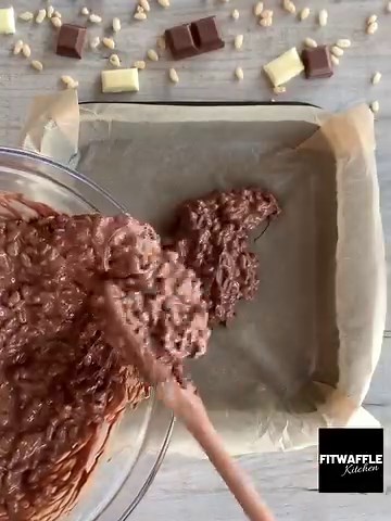 Caramel Fudge Crunch Bars!! 😍 Throwback to one of my favourite bakes! 🙌 We are about to go on an adventure, I'm excited to share it with you guys, I'm so excited! That caramel fudge layer is soooo good! 🤤 Sound on for full instructions 🔉 All you need is: 200g Condensed Milk 100g Dark brown sugar 60g Unsalted butter 1 1/2 tbsp Golden syrup 100g Finely chopped white chocolate 650g Milk chocolate 75g Rice Krispies Mars bars, chopped for topping (optional) Tin size: 8x8” Have fun everyone #Recip