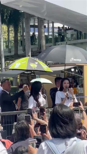 P'Faye's Unique Take on the Viral Chicken Kiss