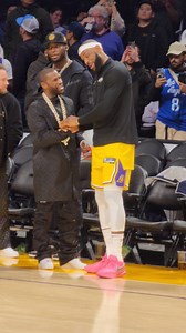 Floyd with the big CHAIN #floydmayweather #lebronjames #lakers #nba #basketball #jewelry #chain | Michael Morales