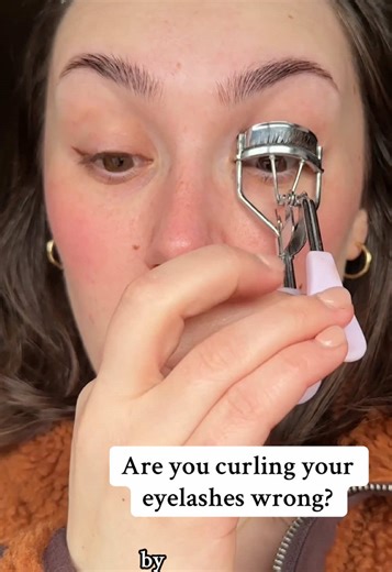 Proper Techniques for Curling Your Eyelashes