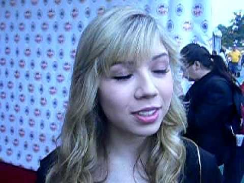 Jennette McCurdy at Mother Goose Parade 2008