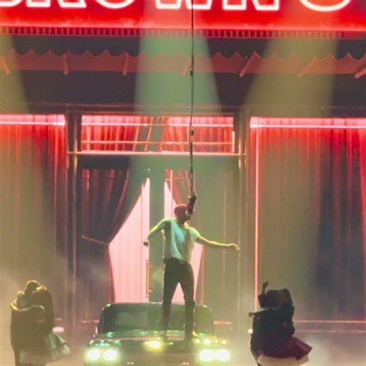 Bluesy Chris Brown Fallin' in Detroit R&B Tour 2026