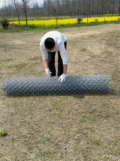 Taming the wild terrain! 🏔️🦾 Thanks to its unique woven structure, our chain link mesh hugs every curve of the mountain. Ideal for slope stabilization and rugged landscape enclosure. Corrosion-resistant and engineered for the toughest outdoor environments. ⛈️✅#SlopeProtection #fencing #ErosionControl #CivilEngineering #RuggedTerrain #Infrastructure #LandManagement #AntiCorrosion #GalvanizedSteel #infrastructure #EngineeringSolutions #fallprotection #WireWeaving