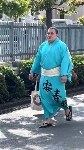令和7年9月場所 千秋楽 国技館入りする安青錦