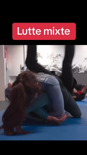 Lutte Mixte : Femmes qui Domine les Hommes