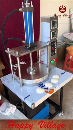 A pancake robot spreads batter automatically. Fast and perfect!#PancakeBot #FoodTech