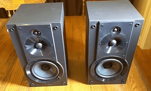Left Speaker Louder Than Right [5 Easy Solutions]