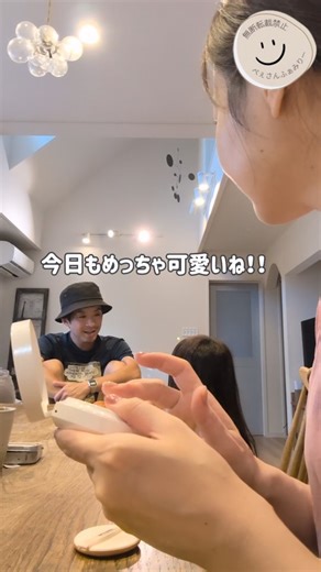 ぺぇさんふぁみりー⌇4児ママの朗らか子育て🕊️.° on Instagram: "ほのぼのとくすっをお届け🕊️✨ ママvs娘 ママ相手にもされてなかったような 気がするのは気のせいかな？😇おかしいな。笑 こうやってふざけ合うのもたのしい😂💕 #ほのぼの #家族 #ほっこり #親子 #かわいい #パパ"