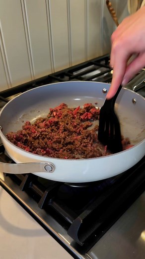 279K views · 3.9K reactions | A one dish dinner on the healthier side, and done in about 20 minutes! All around win! | Brooke AKA Meals and Munchies | Facebook