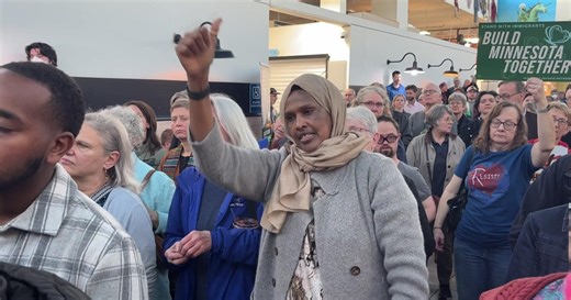 Community gathers at Somali mall in Minnesota to speak out against Trump’s rhetoric