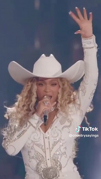 Beyoncé's Stunning Christmas Halftime Show Performance