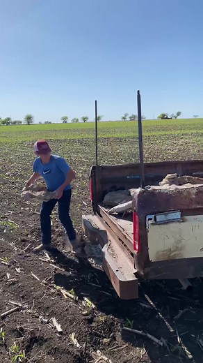 We’re just joking around, I still love him😁. he’s a great kid. #farming #farmingsimulator #farmlife #farmtok #country #countrygirl #countryboy #countrymusic #farmer #farmgirl #truck #hardwork #hardworking #trucktok #ford