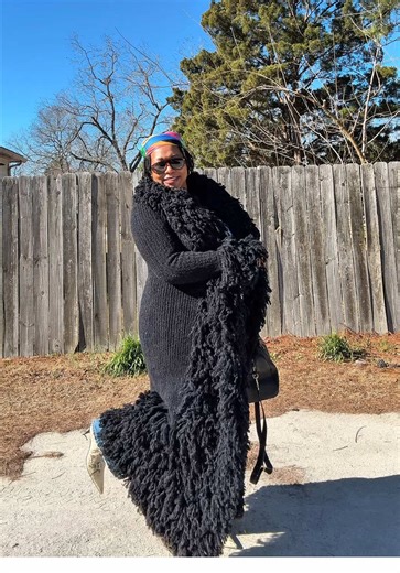 Styling a Fringe Coat for Pregnancy: Outfit Inspiration