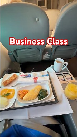 🔥 The best breakfast in the air? 🤤 We tried Avianca Business Class ✈️💼