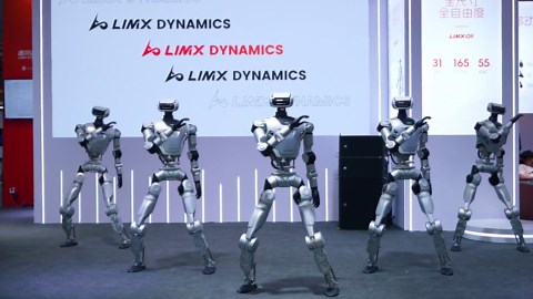 LimX Oli takes the stage for its dance crew’s very first show