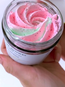 16 reactions | Buns buns buns! Our Buns of Glowry Smoothing Butt Polish helps diminish cellulite and smooth out stretch marks. Plus, your booty will smell like a watermelon heaven. shop here: bit.ly/bunsbundle | Truly Beauty | Facebook