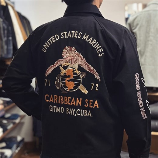 EASY NAVY | 1970年代の米海兵隊のスーベニアジャケットをイメージしたフェローズのライトジャケット。 ヴィンテージウエアをモチーフとした印象的な刺繍がインパクト大です。 #pherrows #フェローズ #アメカジ #スカジャン #jackets #メンズスタイル #menscasual... | Instagram
