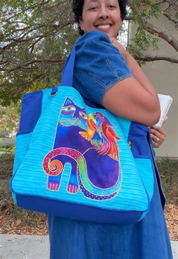 Your new go-to bag >>> The Catmandu Tote isn’t just cute....it has deep side pockets, a zip top, and space for everything. Whether you’re heading to work, the store, or your next adventure, this one’s ready to go with you. #laurelburchbags #catmandu #colorfultote #catlovers