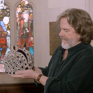 🔍 We're back in the Collection with Artistic Director Emeritus Greg Doran. Today we're looking at a dazzling piece of costume from our 1999 production of #TheWintersTale, designed by Robert Jones and worn by Antony Sher as King Leontes 👑 You can see a huge range of Collection items in our free The Play's The Thing exhibition - go deep into the history of the RSC and explore displays co-curated with local communities Find out more: https://www.rsc.org.uk/the-plays-the-thing/ | Royal Shakespeare