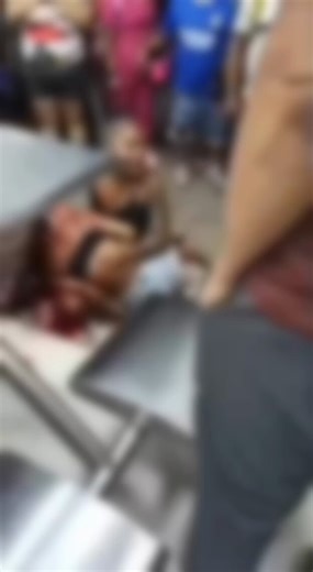 🚨 Dos jóvenes mujeres, entre ellas una m£n●r de 17 años, fueron 4səs¡nadas a ɓªla en la noche de este miércoles 13 de mayo en el Bulevar del Oriente, en el barrio Marroquín l.El 4taqu€ ocurrió sobre las 8:00 p.m. dentro de un establecimiento comercial, donde las víctimas intentaron refugiarse, pero fueron alcanzadas por los d¡sþaros.Las autoridades investigan si el responsable sería una persona conocida por las jóvenes. El alcalde de Cali, @alejoeder, rechazó el hecho y pidió acelerar la captur