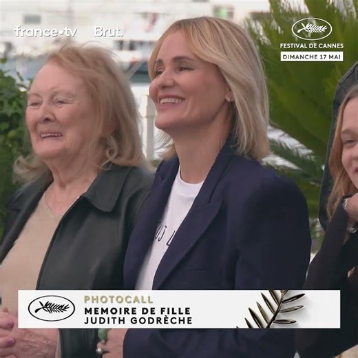 L'ensemble du casting de MEMOIRE DE FILLE se prêt au jeu du Photocall Cannois !