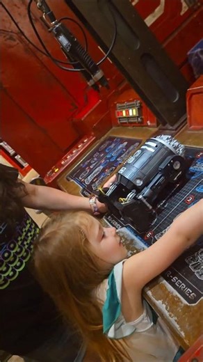 Building Droids at Star Wars Droid Depot! 🤖 Hollywood Studios