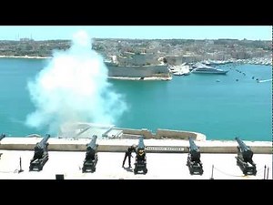 Malta Noon Day Gun (Cannon) Firing in Valletta