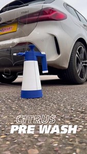 Not washed your car for a while and it's looking a little worse for wear? We listen and we don't judge 🫡 Citrus Pre Wash will sort you right out - stripping away any baked in grime with ease, ready for your shampoo or snowfoam stage. Just look at these results! | Autosmart International