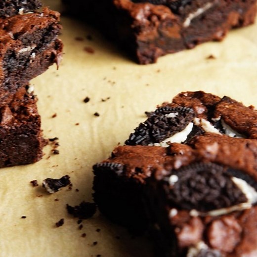 ♥️🍫Best OREO Fudge Brownies! Like, ever! This recipe is so easy and made with basic pantry staples you probably have in your kitchen right now 🙌🏻 Full recipe and step by step video on my website - click the link in my profile @bakerbynature https://bakerbynature.com/oreo-brownies/ | Baker by Nature