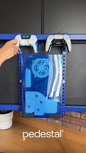 Marre d’avoir votre PS5 posée à la vue de tous? @mr.harry.white présente ici le Moon Rollin’ en Ultra Marine avec notre PS5 Mount, où votre PS5 se dissimule élégamment derrière le téléviseur. | Pedestal | Facebook