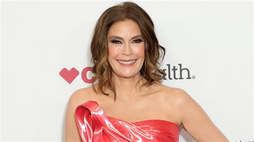 Teri Hatcher wears tight swimsuit during vacation as fans gush over star