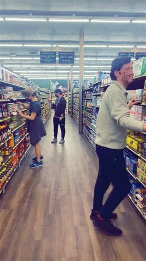 Charlie Brown Christmas takes the Piggly Wiggly #charliebrownchristmas #charliebrowndance #christmas #peanuts