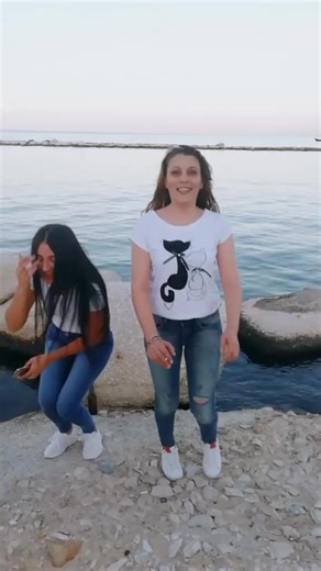 Exploring Bari's Lungomare in Casual Summer Style