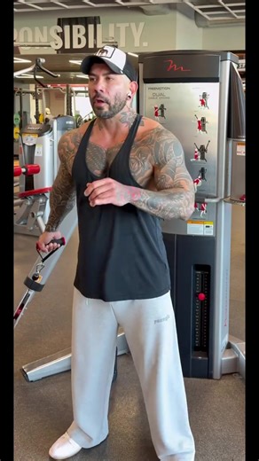 MohawkMuscles (@mowhawkmuscles)’s videos with original sound - MohawkMuscles