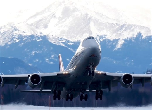 ✈️ Cargolux 747 at ANC🇺🇸 #boeing747 #cargolux #avgeek | Just Planes