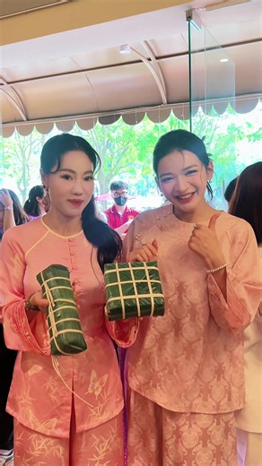 CEO Phạm Kim Dung trầm trồ trước sự nữ công gia chánh của Á hậu Đinh Y Quyên. #TetHanhPhuc #TetAmNoLanToaDieuTuTe #SenVang #MWVN #MissWorldVietnam