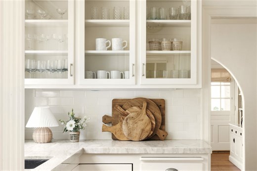 This Surprising Lighting Trend Is the Secret to a Cozier, More Lived-In Kitchen