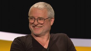 Filip Peeters kiest ervoor om zijn eten eigenhandig klaar te maken. Dus ook om zijn vlees zelf te slachten. Vanavond om 21u40 op VIER of online, na de aflevering, via http://bit.ly/DeSlimsteMensTerWereld | De Slimste Mens ter Wereld