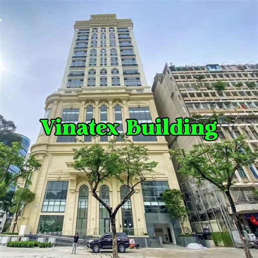 TÒA NHÀ VINATEX VÕ VĂN KIỆT 📍 39 - Võ Văn Kiệt - Phường Bến Thành - Tp. Hồ Chí Minh Nằm ở góc 2 mặt tiền Võ Văn Kiệt – Nam Kỳ Khởi Nghĩa, Vinatex Building là tổ hợp văn phòng hạng B cao cấp, do Tập đoàn Vinatex phát triển. Quy mô 24 tầng nổi – 2 hầm trên diện tích xây dựng khoảng 11.000 m² mang đến giải pháp văn phòng dễ nhận diện, kết nối nhanh đến CBD Quận 1 và các tuyến giao thông trọng yếu như đại lộ Đông–Tây. Tòa nhà Vinatex Building được kiến tạo như một biểu tượng hiện đại trên trục đại 