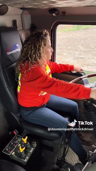 One last video before bed. Goodnight. #trucking #trucker #truckerlife #truckdriver #constructionlife #dumptruck #dumptruckdriver #owneroperator