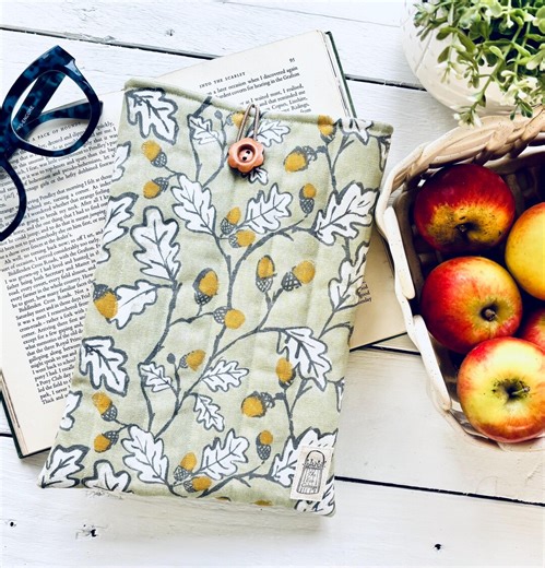 Sage Acorn Trail Quilted Book Sleeve - Padded Fabric Book Cover - Bookish Gift - Etsy UK