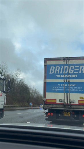 🚨 Current situation — M25 multi-vehicle crash • Multiple emergency services — police, fire crews, ambulances, and helicopter support — are reported on scene after a multi-vehicle collision on the M25. This matches multiple live traffic and social media reports of a serious crash with several vehicles involved and significant traffic disruption. | Viorel Rusu
