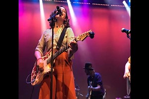 Missouri Muses: Women in Rock SPOTLIGHT: The Burney Sisters Olivia and Emma Burney are a seismic sister duo with an ever-evolving folk/rock/Indie sound. Both girls dabbled in instrumental music lessons at an early age but their interest quickly waned. The traditional childhood music repertoire just wasn’t their jam. Instead, the girls steeped themselves in pop music and daily family singalongs. In this music-rich environment, the girls honed their vocal skills and grew conversant with harmony. L