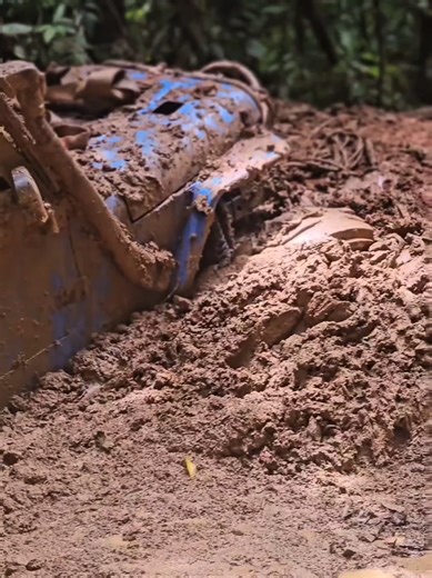 La ruta temida de Costa Rica... Los 3 Ríos El Animal Grande con sus llantas 43