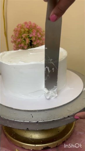 Welcome to our cake decorating tutorial!