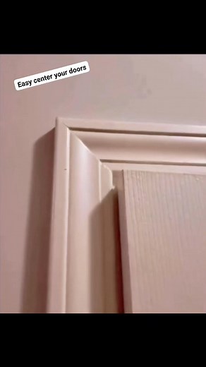 Doors fall with time because of the movement and its weight, you can easily solve that with some slight modifications! #woodfurniture #woodworking #tips #homedecor #DIYProjects #home #diy #construction #construction | ConstrucTips