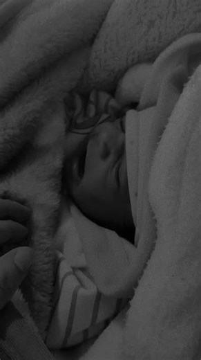 baby crying first time 🥺#sad #love#cutish #beauty #pain #new born #first Day#1day old #arhuu#brother