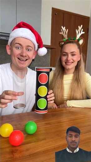 CHRISTMAS TRAFFIC LIGHT MAGIC TRICK#shorts #ytshorts #viralshorts #youtubeshorts