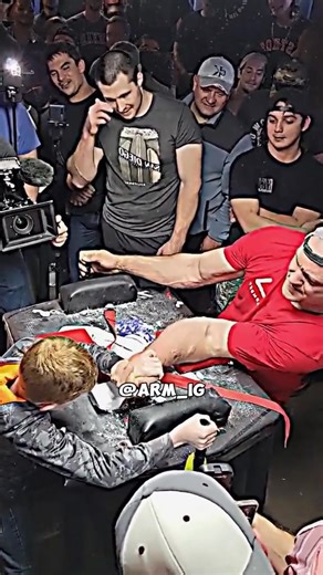 arm wrestling vs kids #armwrestling #armwrestler #armfighting #armwrestle #fyp #training #armfighter #akimbo69 #devonlarratt | Arm Hercules